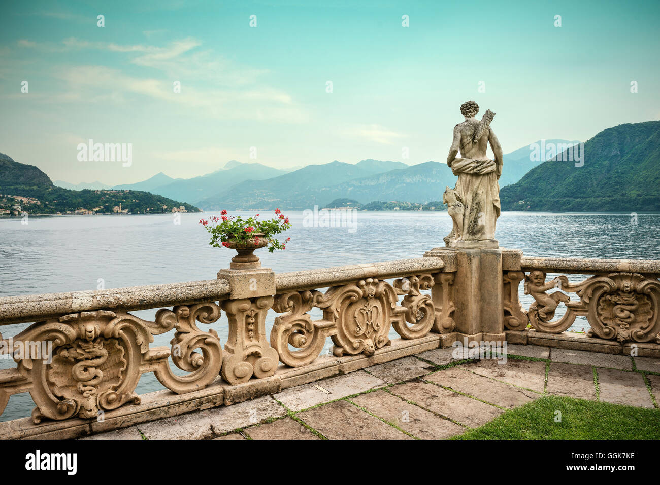 Vista sul lago di Como a partire da Villa del Balbianello Lenno, Lombardia, Italia, Europa Foto Stock