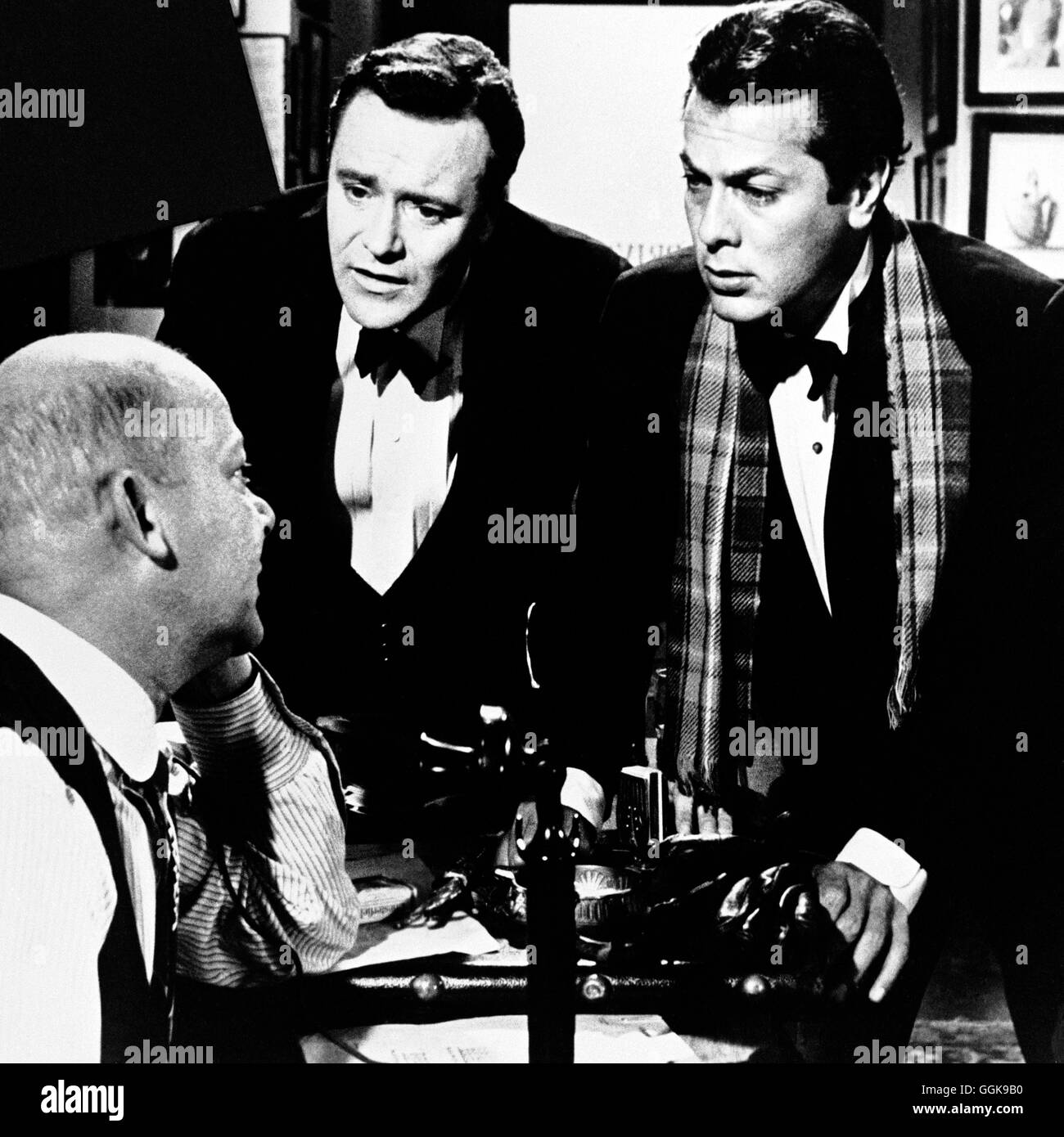 MANCHE MÖGEN'S HEISS / A qualcuno piace caldo USA 1959 / Billy Wilder Szene beim Agenten: JACK LEMMON (Jerry), Tony Curtis (Joe) Regie: Billy Wilder aka. A qualcuno piace caldo Foto Stock