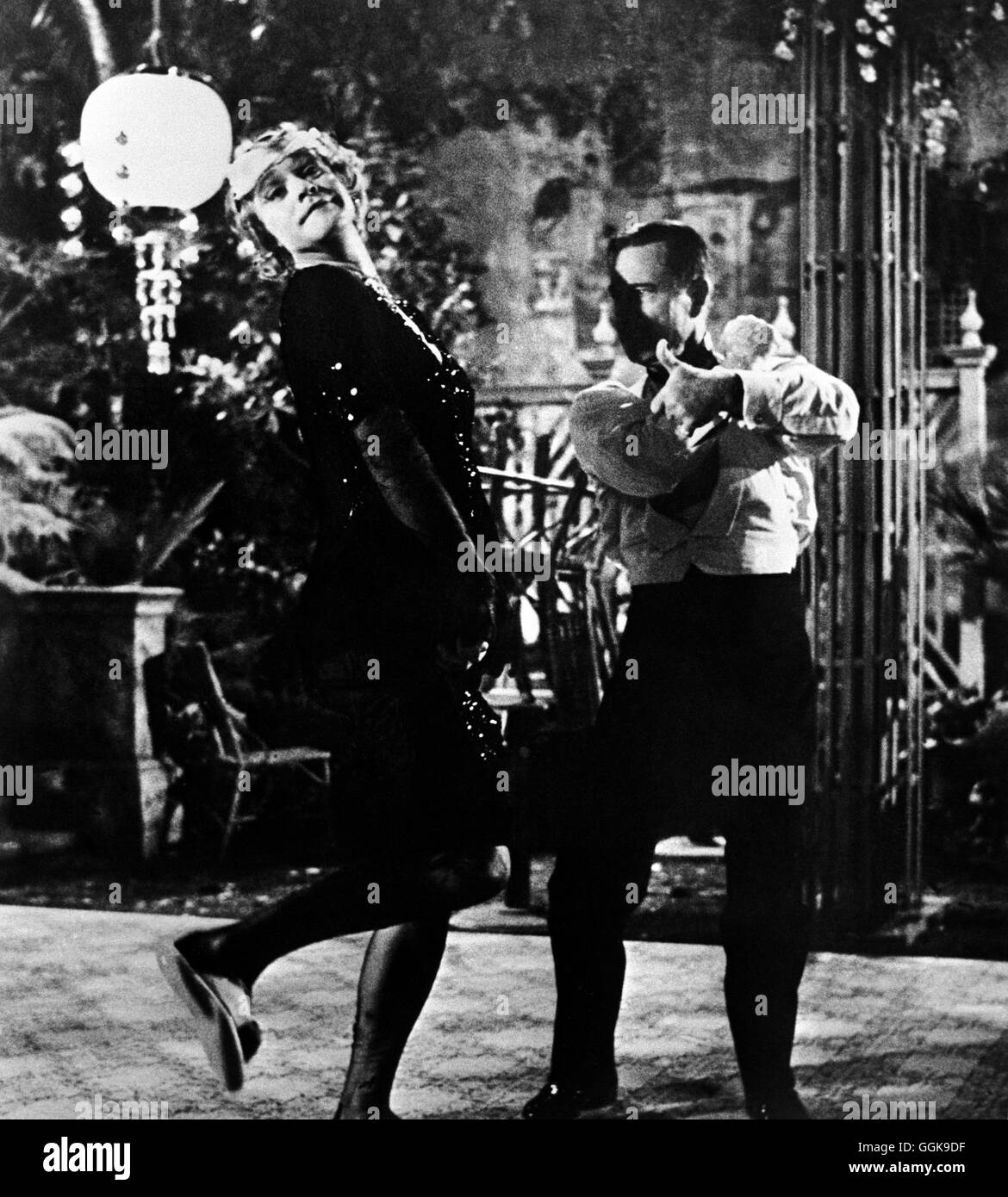 MANCHE MÖGEN'S HEISS / A qualcuno piace caldo USA 1959 / Billy Wilder Szene beim Tanzen: JACK LEMMON (Jerry/Daphne), JOE E. marrone (Osgood) Regie: Billy Wilder aka. A qualcuno piace caldo Foto Stock