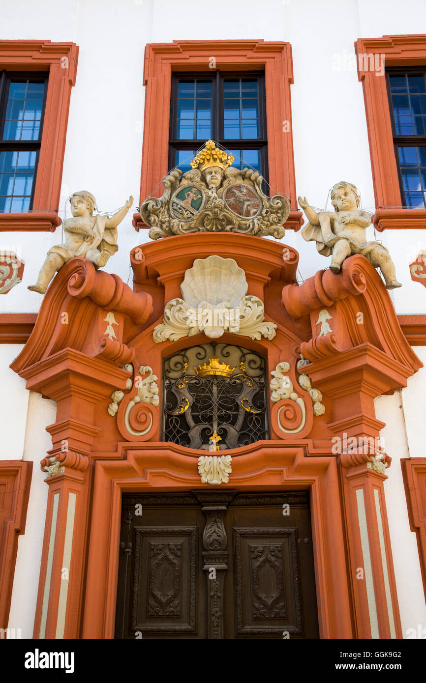 La facciata barocca del Palazzo Schelfenhaus, Volkach, Franconia, Baviera, Germania Foto Stock