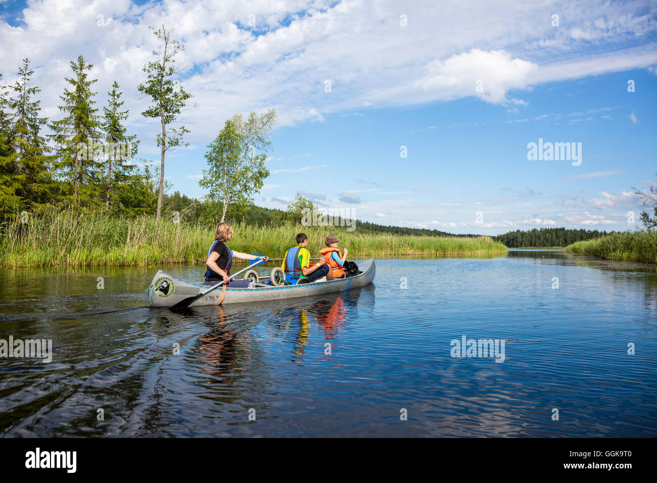 Canoa sul lago Vaermeln, Vaermland, Svezia Foto Stock