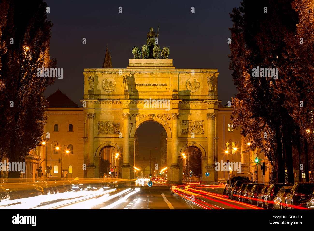 Arco trionfale, Siegestor di notte, Monaco di Baviera, Baviera, Baviera, Germania Foto Stock