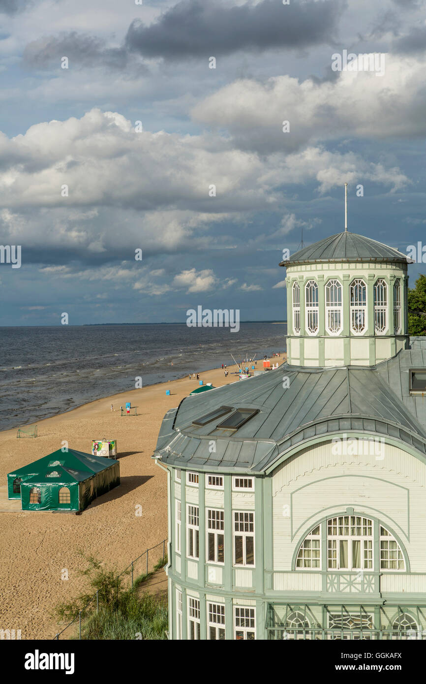 Sulla spiaggia di Jurmala, a 32 km lunga spiaggia, una delle più belle spiagge del Mar Baltico. È anche chiamato il lettone Riv Foto Stock