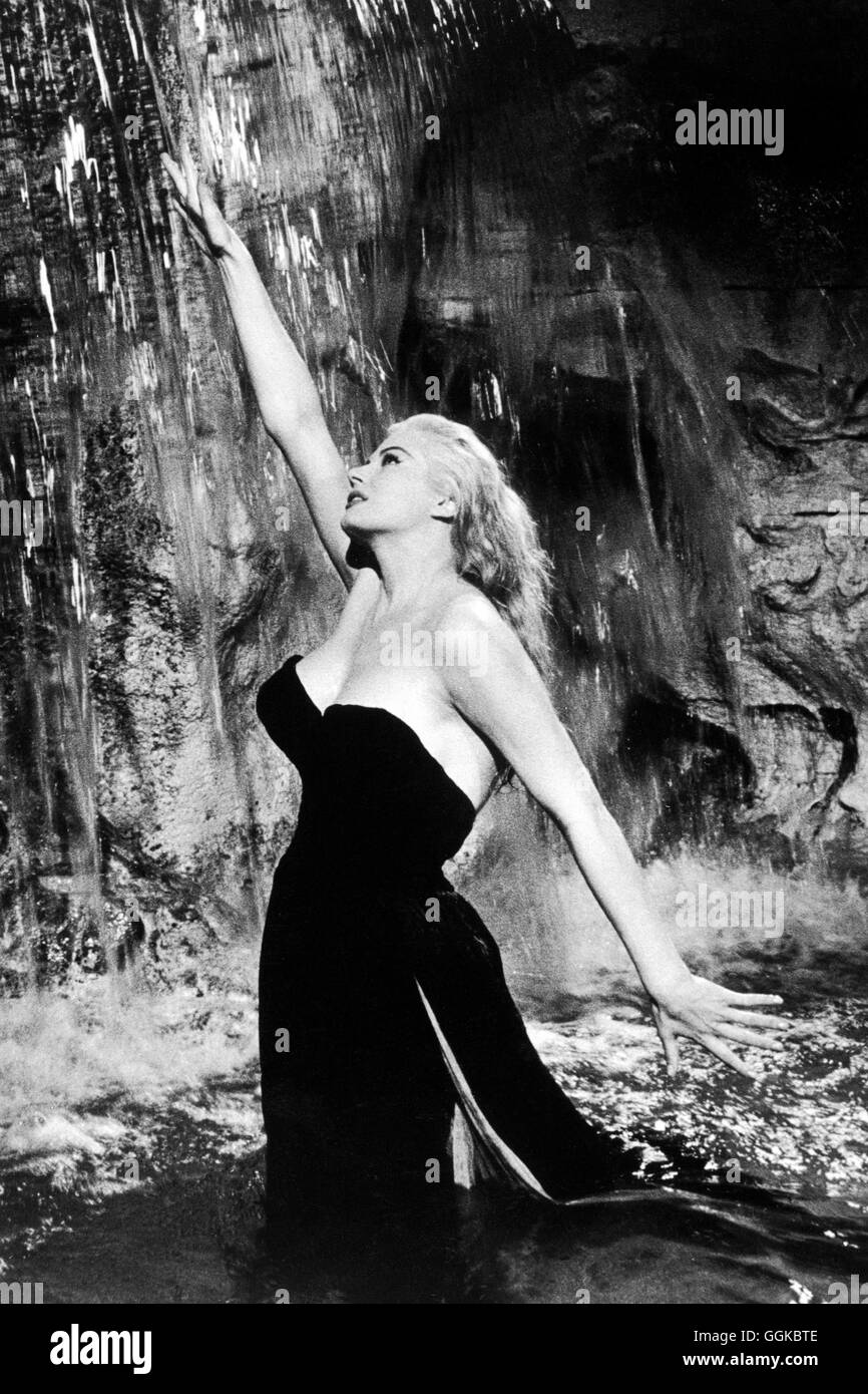 DAS SÜSSE LEBEN / La dolce vita ITA/FRA 1960 / Federico Fellini Anita Ekberg (als Sylvia, Szene im Brunnen Fontana di Trevi). Regie: Federico Fellini aka. La dolce vita Foto Stock