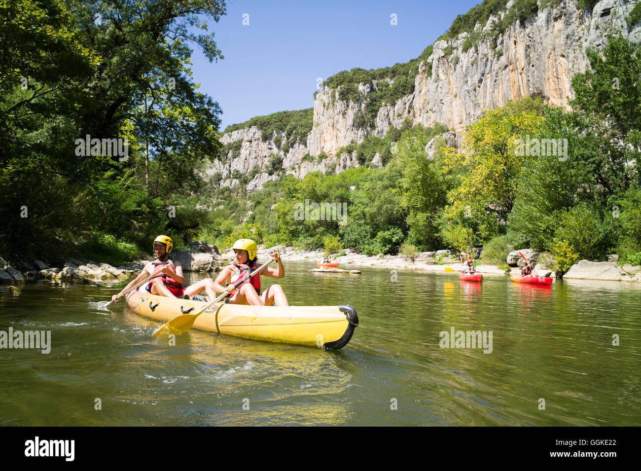 Canoa sul fiume Herault, Herault gorge, Saint-Bauzille-de-Putois, Gange, Herault, Languedoc-Roussillon, Francia Foto Stock