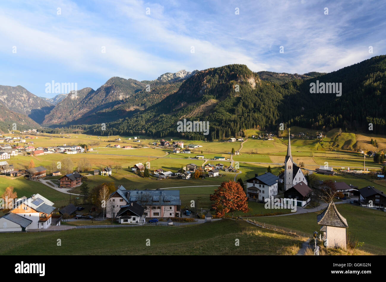 Gosau: Agriturismi , chiesa cattolica, Austria, Oberösterreich, Austria superiore, regione del Salzkammergut Foto Stock