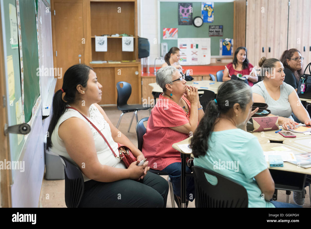 I partecipanti a colorin Colorado, un workshop per i genitori, gli insegnanti e gli amministratori di lingua inglese ai partecipanti (ELL) Foto Stock