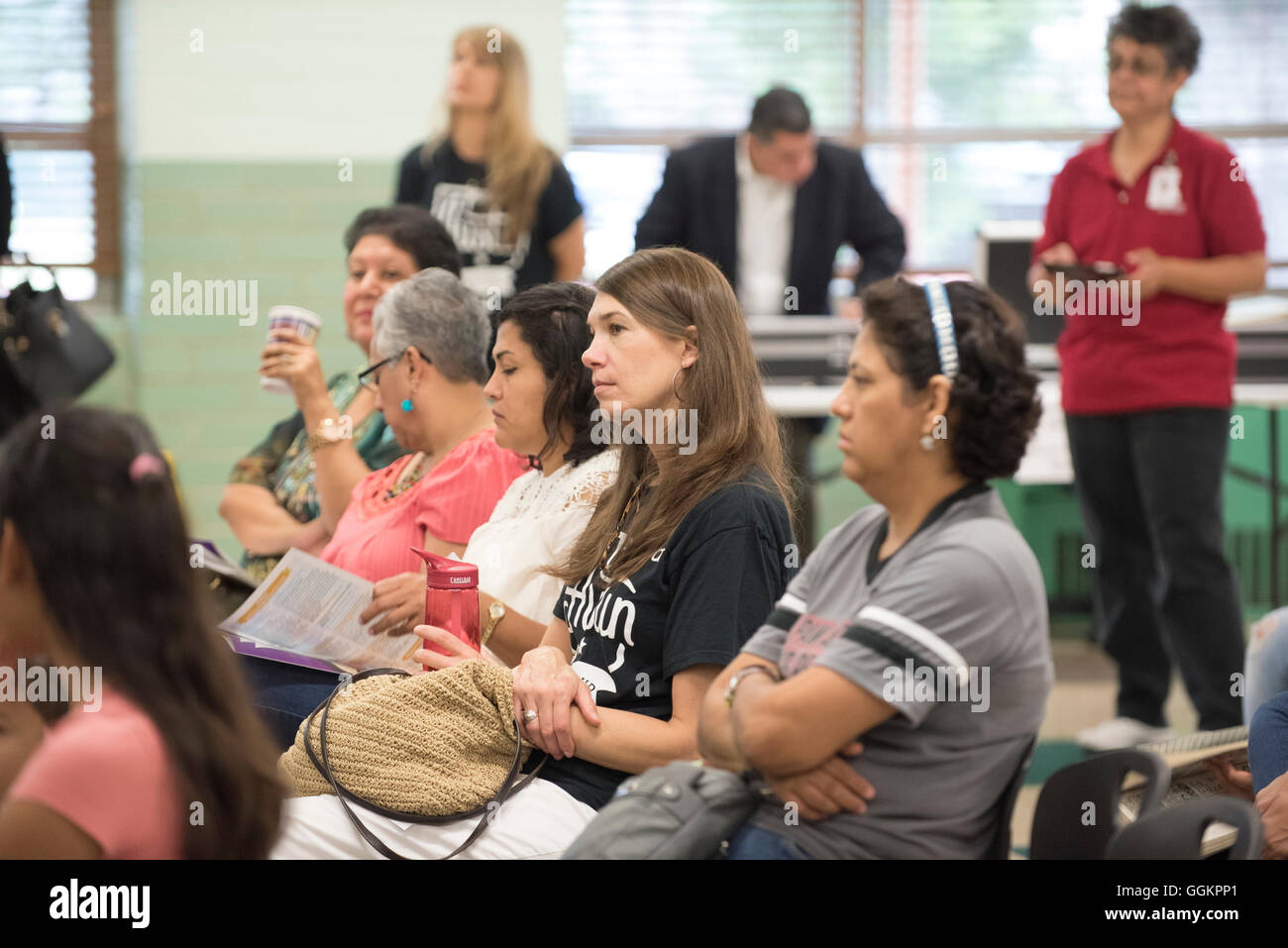 I partecipanti a colorin Colorado, un workshop per i genitori, gli insegnanti e gli amministratori di lingua inglese ai partecipanti (ELL) Foto Stock