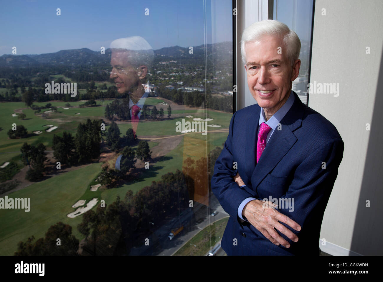 Il governatore della California Gray Davis pone per un ritratto nel suo ufficio a Loeb & Loeb in Century City, a Los Angeles il 17 maggio 2016 Foto Stock