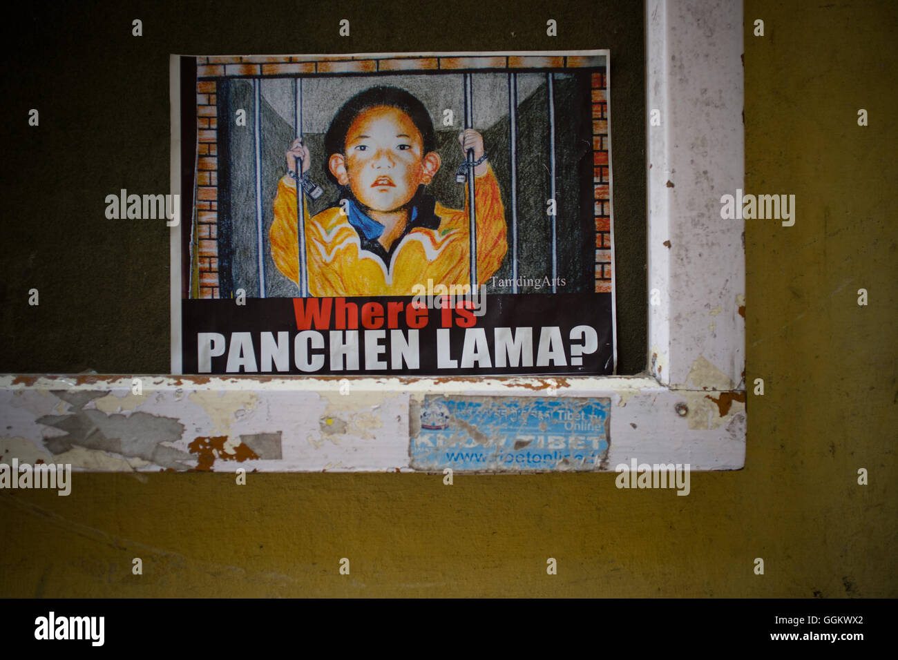 Il poster con il ritratto del Panchen Lama in McLeod Ganj Dharamsala, in India. © Jordi Boixareu Foto Stock