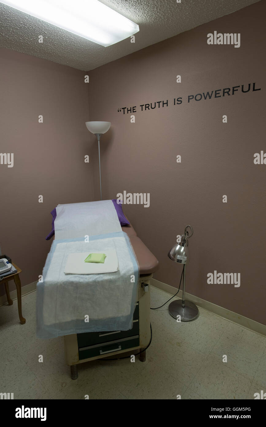 Mock-up della clinica di aborto sala esame a ChoiceWorks, pro-scelta di istruzione e training center di Austin, Texas. Foto Stock