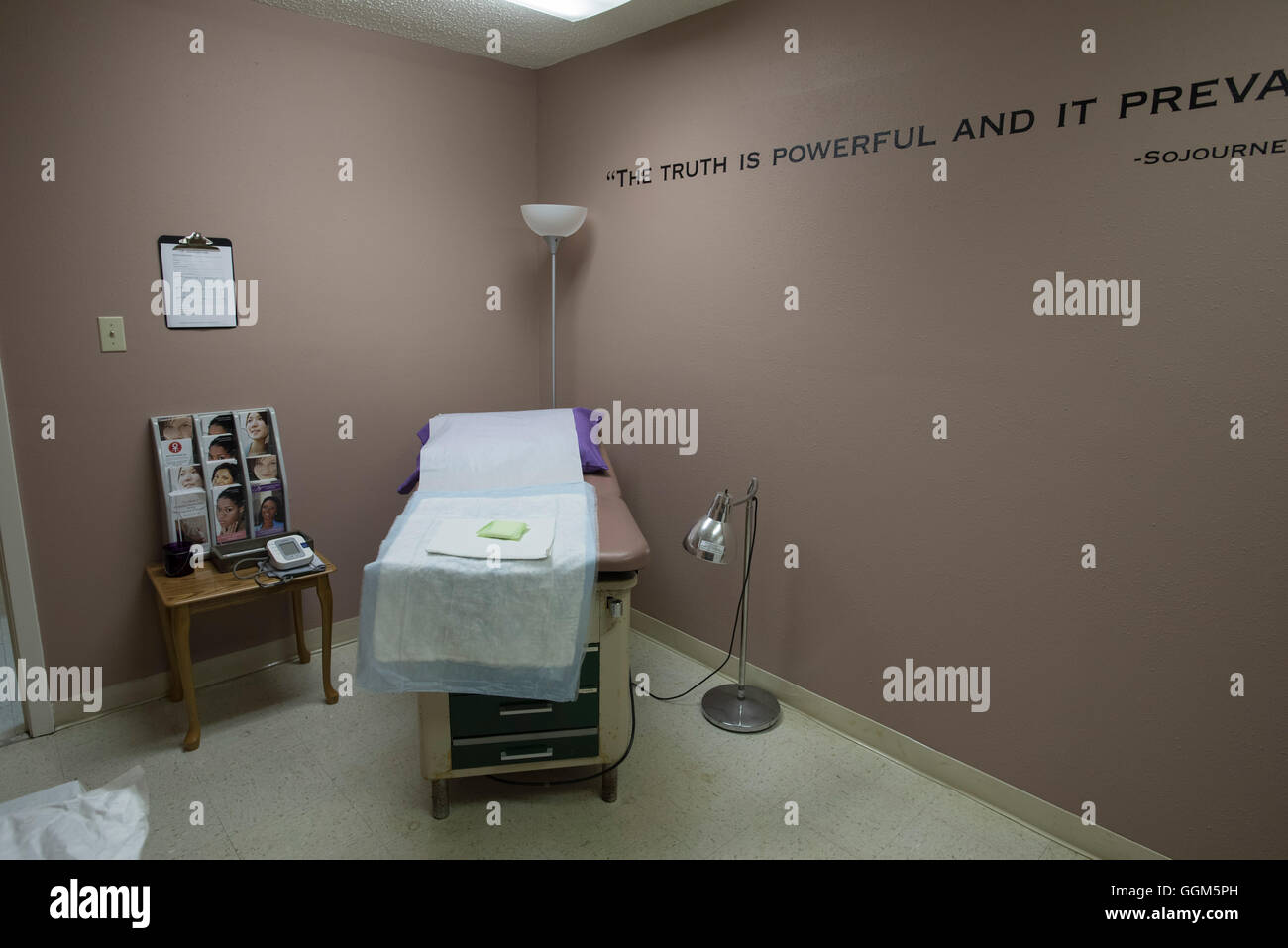 Mock-up della clinica di aborto sala esame a ChoiceWorks, pro-scelta di istruzione e training center di Austin, Texas. Foto Stock