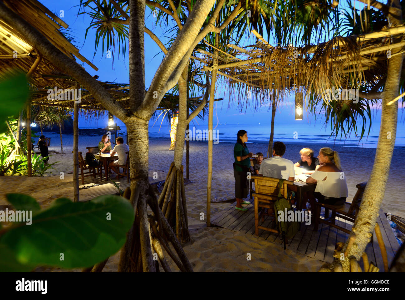 Ristorante: stesso stesso, ma diverso sulla spiaggia Kantiang, Ko Lanta, sul Mare delle Andamane, Thailandia, Asia Foto Stock