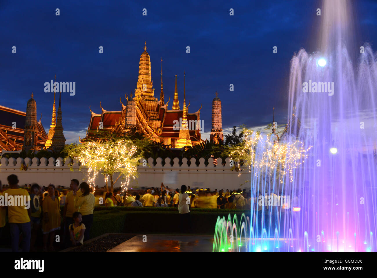 Vista serale di Wat Phra Kaeo, Bangkok, Thailandia Foto Stock