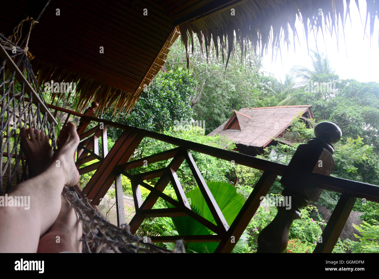 Rilassarsi in un'amaca in Ban Mae Hat, costa Ovest, isola di Tao, Golf di thailandia, tailandia Foto Stock