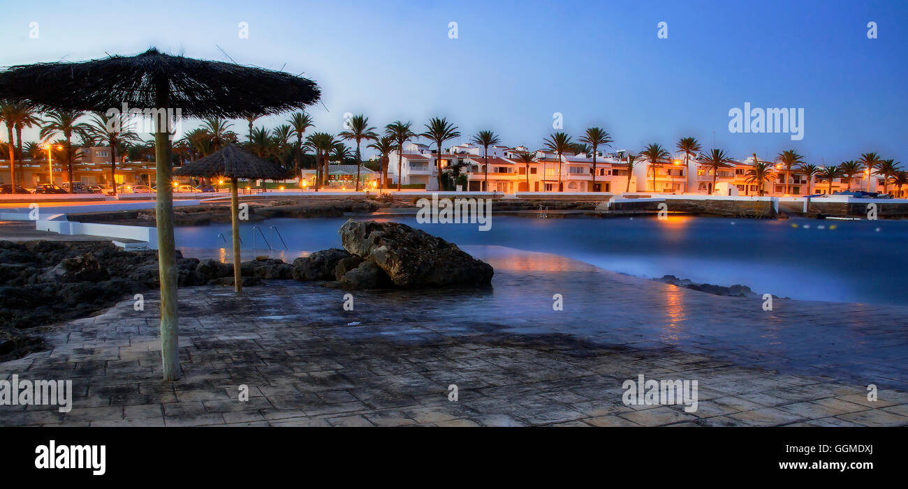 Una lunga esposizione di S'algar villaggio in Menorca Foto Stock