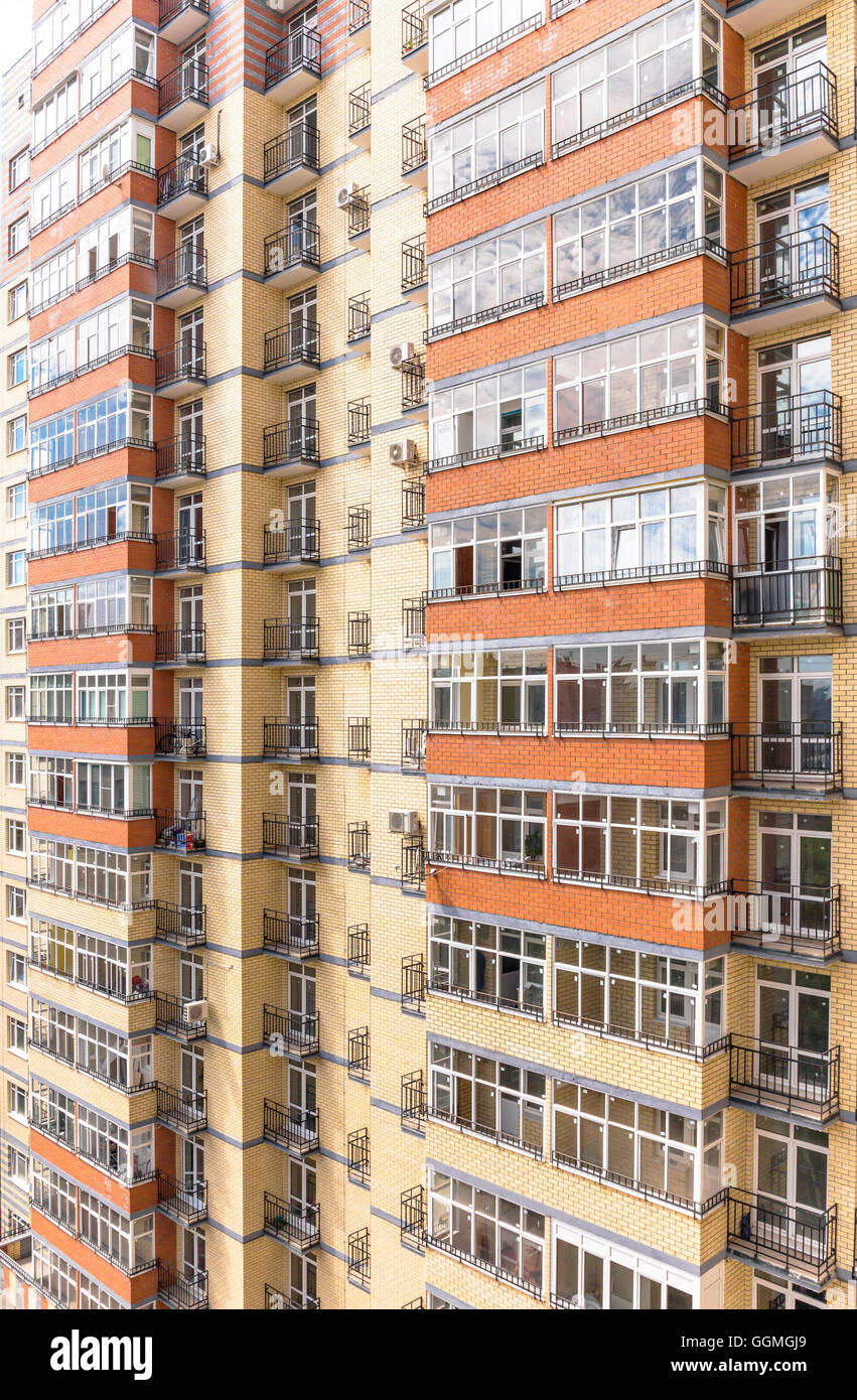 Nuovo multipiano moderno edificio di appartamenti Foto Stock