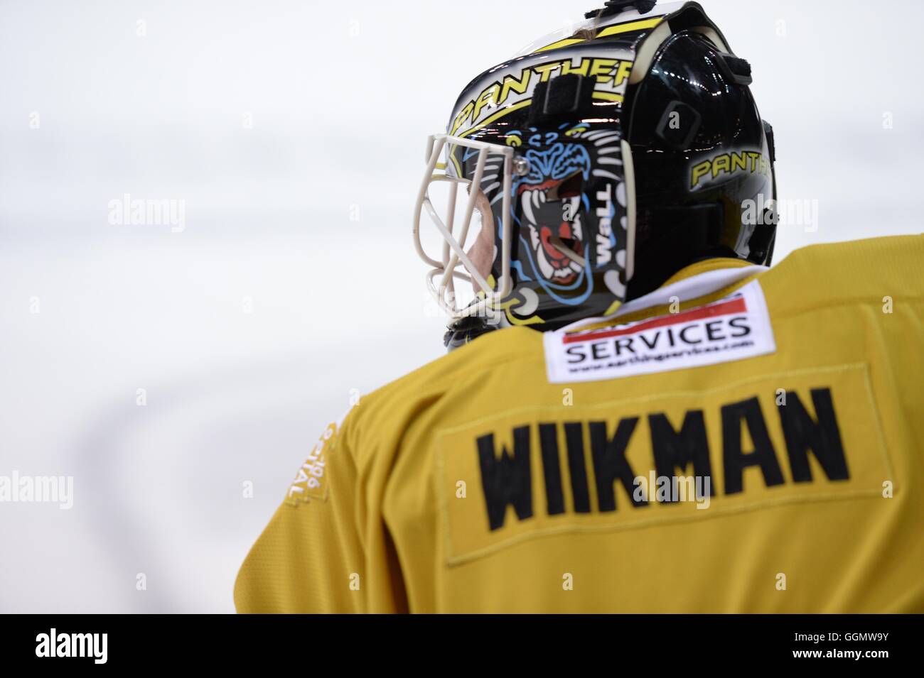 Miika Wiikman del Nottingham Panthers della Elite Ice Hockey League durante il riscaldamento Foto Stock