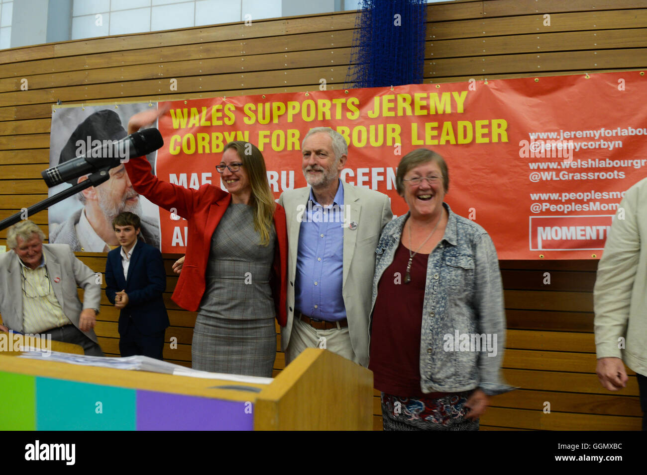 Swansea, Wales, Regno Unito. 5 Ago, 2016. Jeremy Corbyn come egli visite Swansea, Galles del Sud per i sostenitori di indirizzo come egli mira a proseguire come leader del partito laburista. Foto Stock