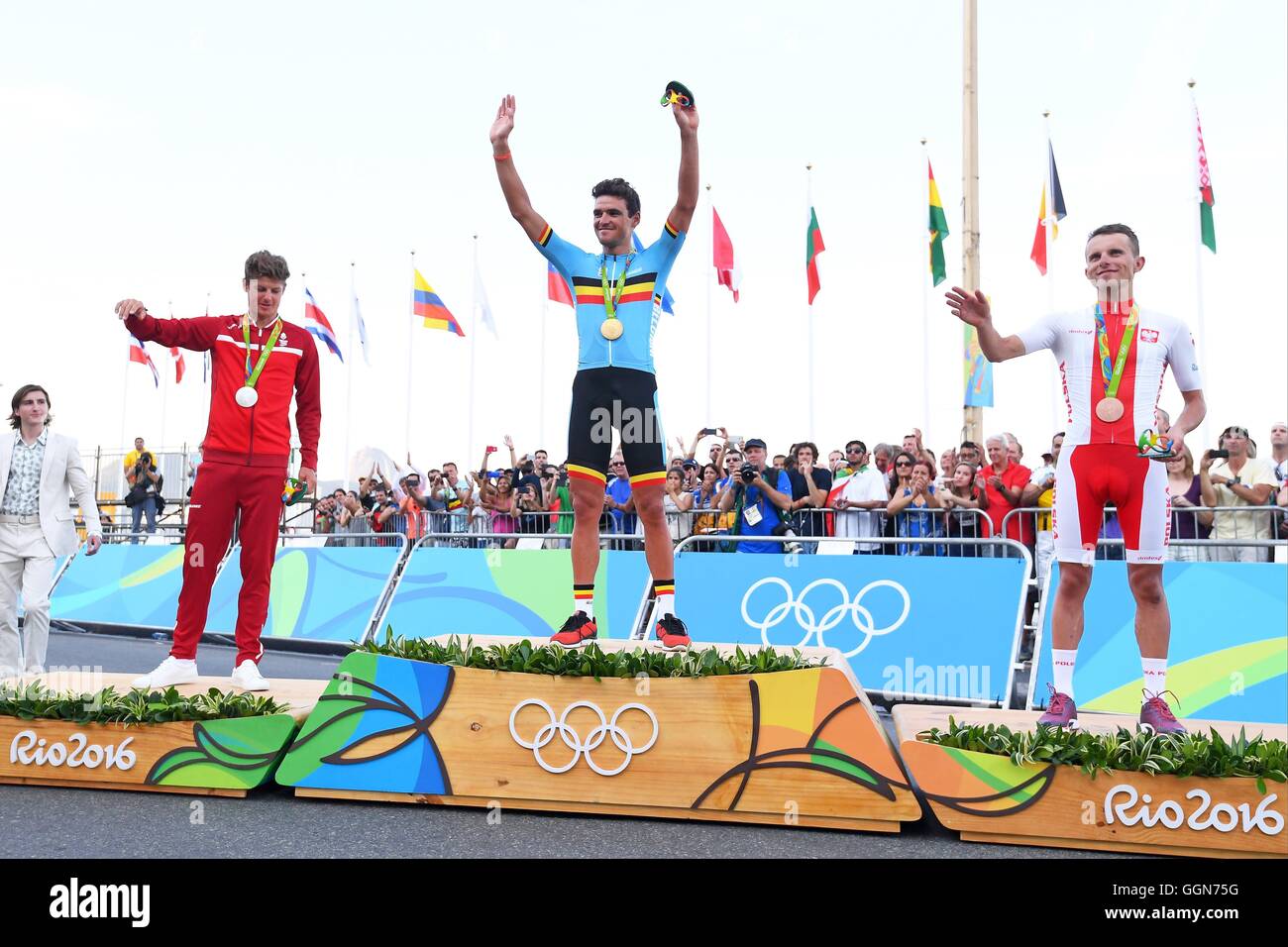 Rio de Janeiro, Brasile. 06 Ago, 2016. Olimpiadi di estate 2016 il ciclismo su strada. Fuglsang Jakob, Van Avermaet Greg del Belgio e Rafal Majka della Polonia nella foto durante la cerimonia del podio la mens la gara su strada durante il Rio 2016 Giochi Olimpici Estivi il Agosto 06, 2016 a Rio de Janeiro in Brasile. Credito: Azione Sport Plus/Alamy Live News Foto Stock