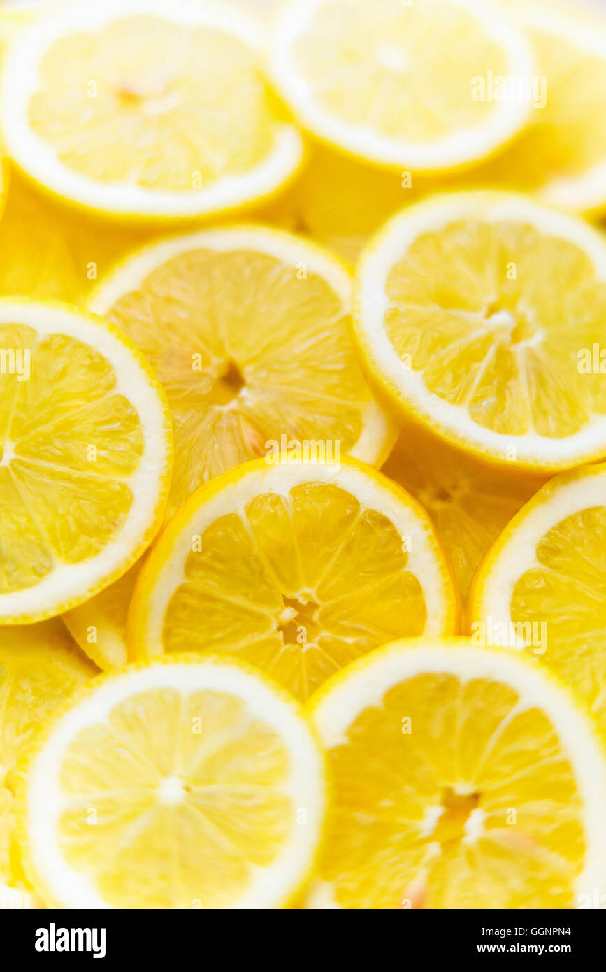 Pila di fettine di limone fresco Foto Stock