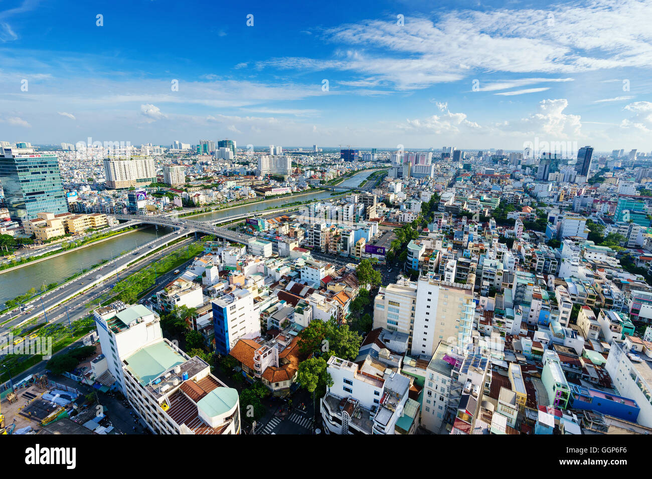 Ho chi minh city (o saigon) skyline con casa colorati in sunset, Vietnam. Foto Stock