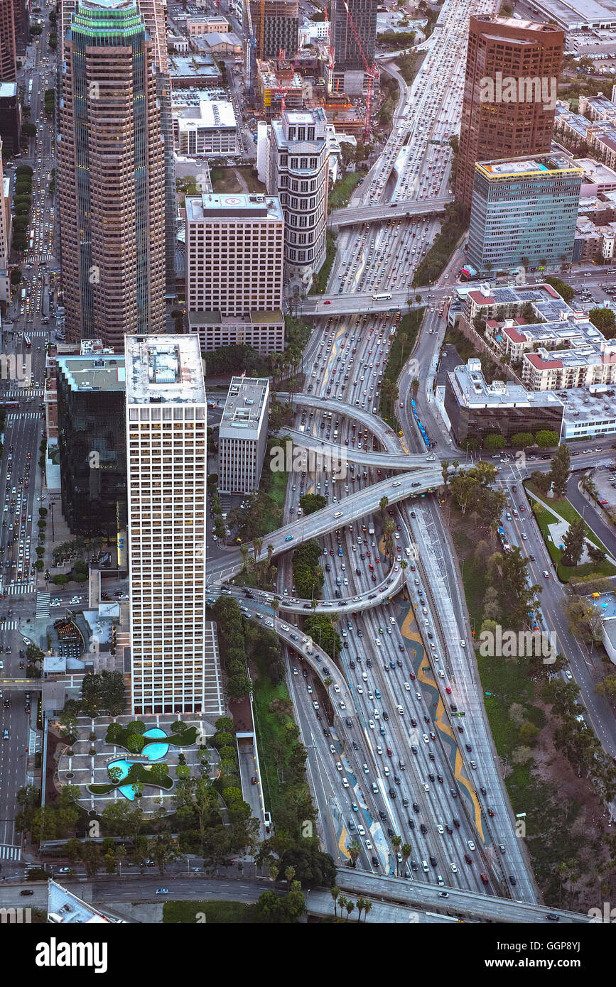 Vista aerea dell'autostrada a Los Angeles cityscape, California, Stati Uniti Foto Stock