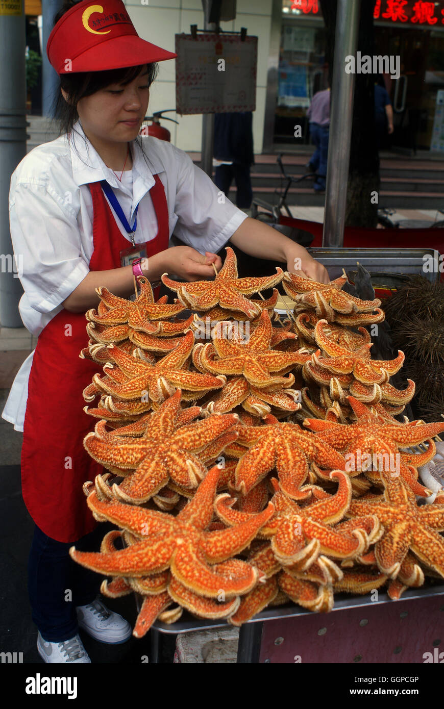 Starfish sul menu. Wangfujing Night Snack Street - Pechino, Cina Foto Stock