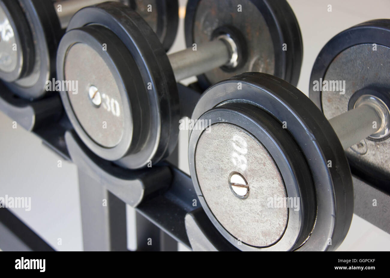 Chiudere l esercizio di Fitness attrezzatura pesi a manubrio. Foto Stock