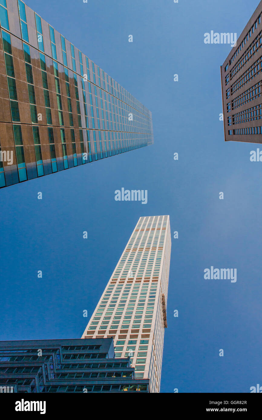Vista al grattacielo moderno nella città di New York Foto Stock