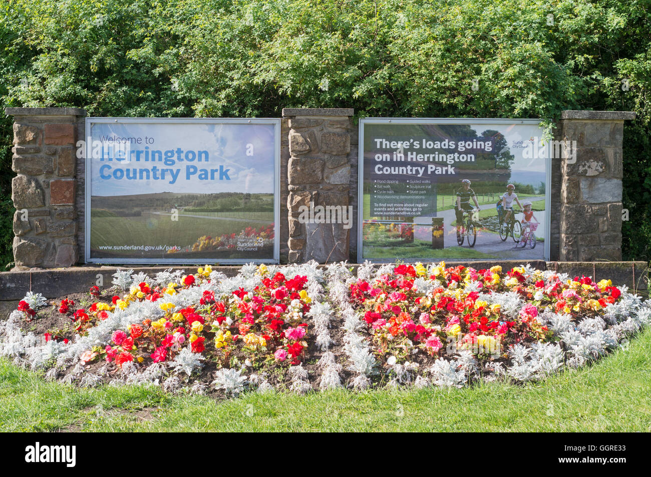 Display floreale all'entrata di Herrington Country Park, Sunderland, Tyne and Wear, Inghilterra Foto Stock