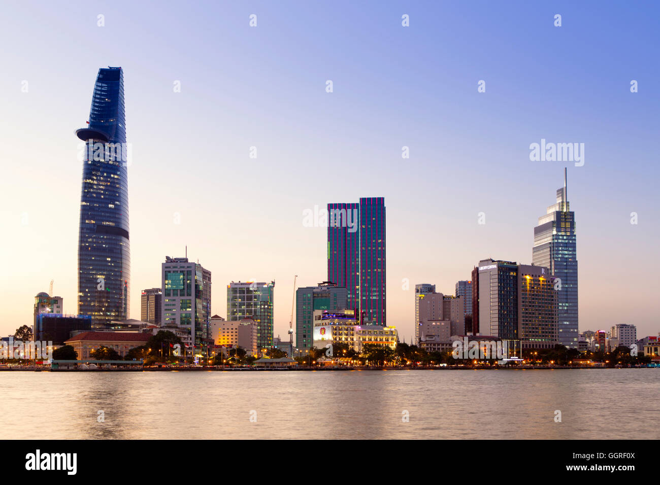 Ho Chi Minh City skyline e il fiume Saigon Foto Stock