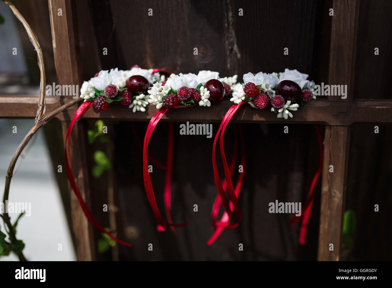 Wedding bracciali per damigelle sul telaio in legno Foto Stock