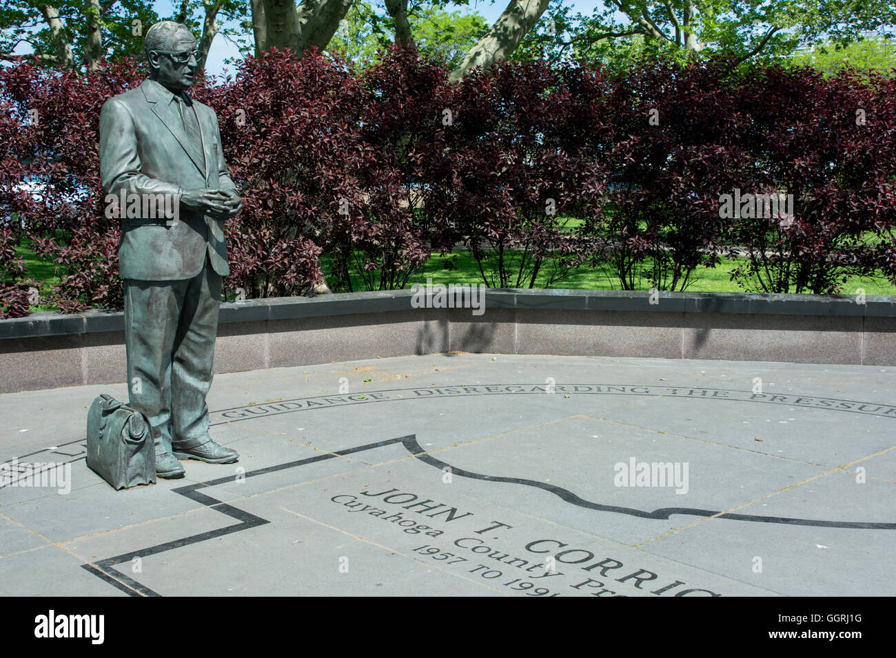 Ohio, Cleveland. Statua di John T. Corrigan, Cuyahoga procuratore della contea. Foto Stock