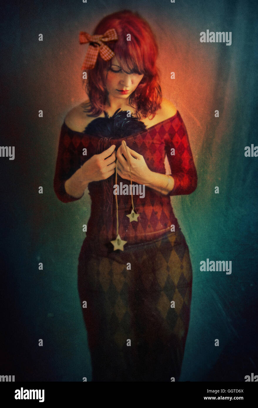 Colorato Ritratto di giovane donna con i capelli rossi Foto Stock