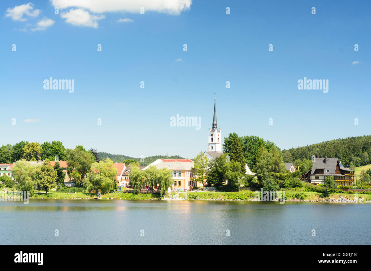 Frymburk nad Vltavou (Friedberg): Lipno il serbatoio e la chiesa di San Bartolomeo, Ceco, Jihocesky, Südböhmen, Boemia del Sud, Foto Stock