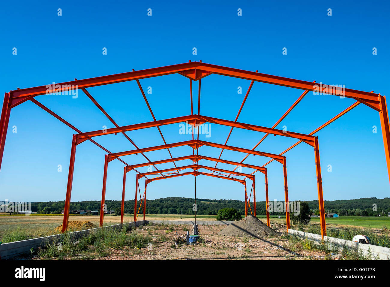 Trave di acciaio quadro di edificio industriale unità - Francia. Foto Stock