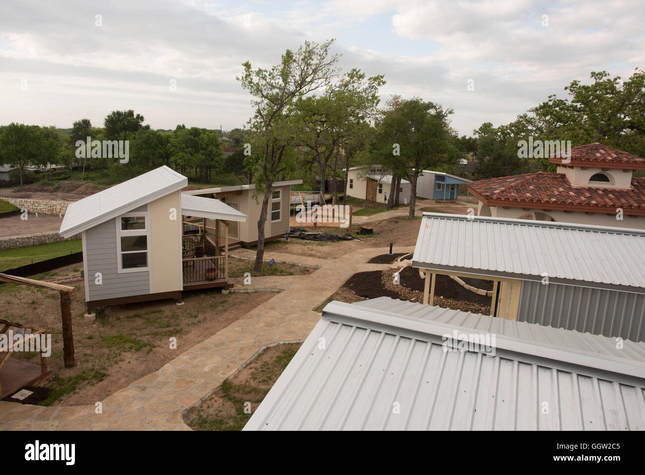 Micro-case di master-previsto quartiere che offre riparo e comunità per senzatetto cronicamente adulti in Austin TX Foto Stock