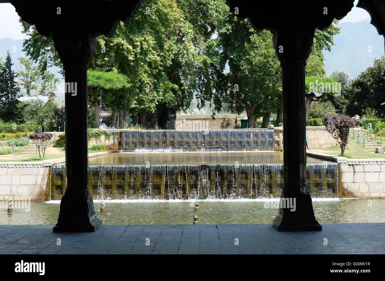 Funzione di acqua nei Giardini Shalimar, Srinagar Kashmir Foto Stock