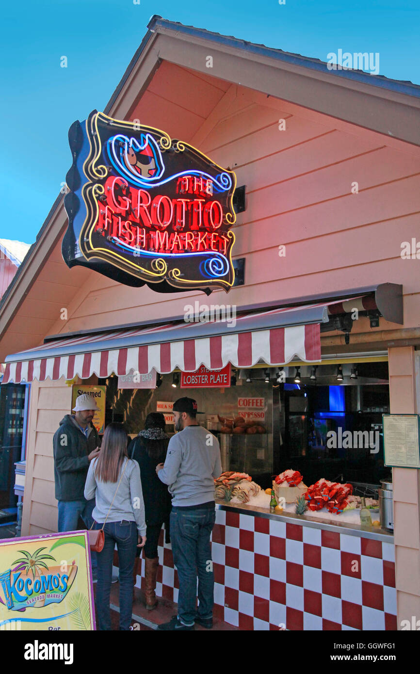 La grotta mercato del pesce sul pontile DEL PESCATORE - Monterey, California Foto Stock