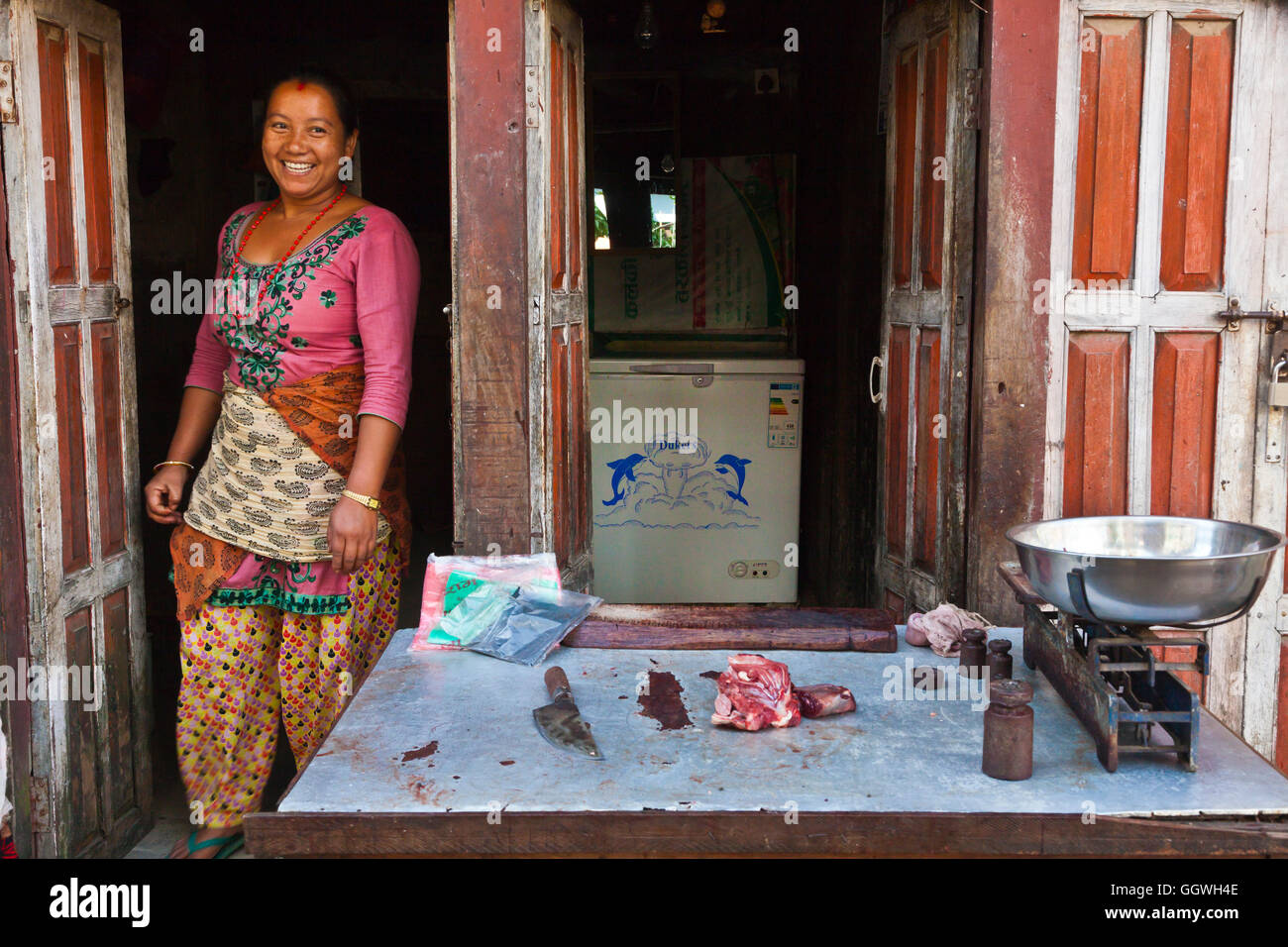 Un prestito di microcredito supporta una macelleria in THOKA VILLAGE - Kathmandu, Nepal Foto Stock