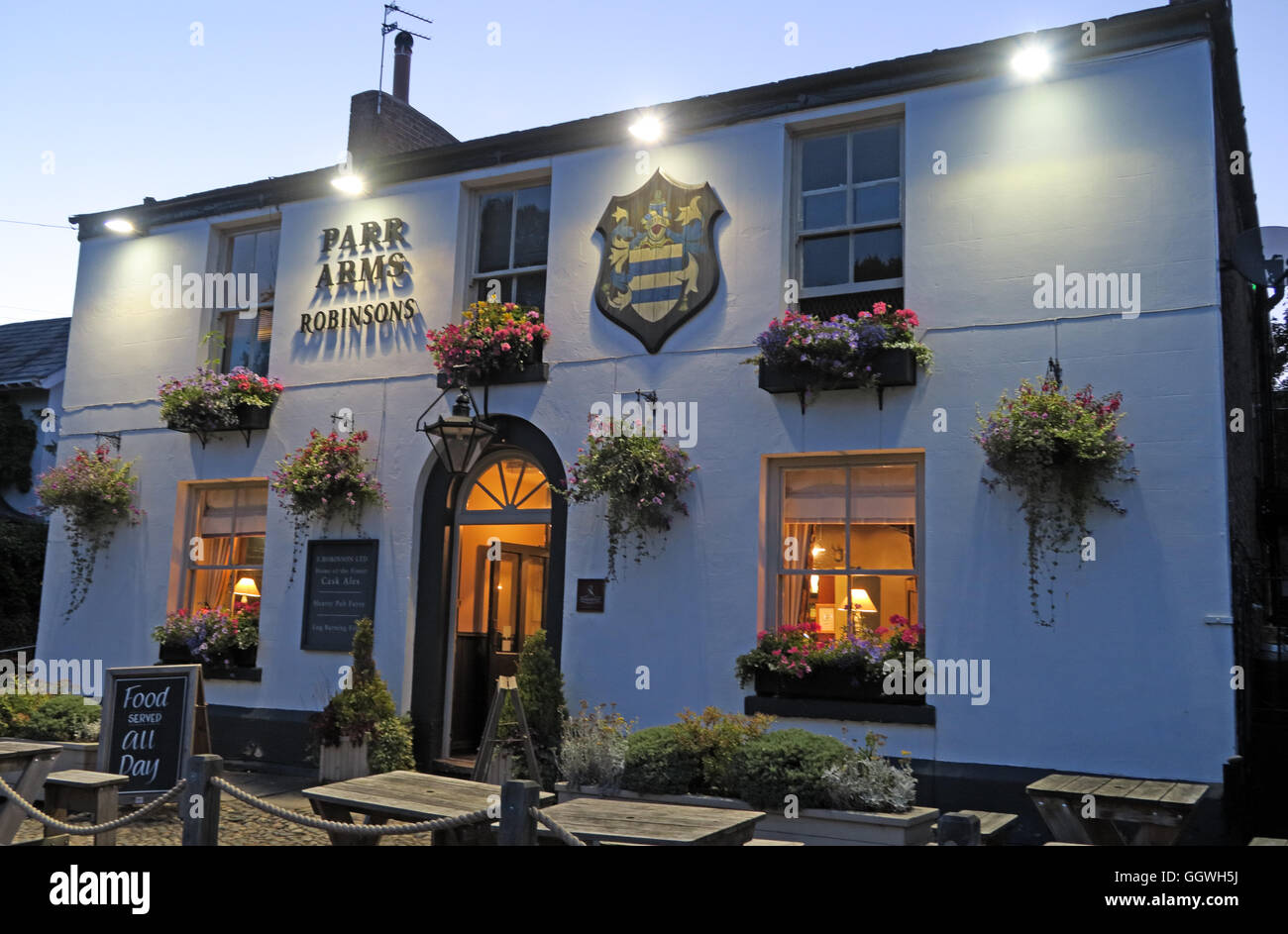 Bracci di Parr Pub,Grappenhall Village,WARRINGTON,CHESHIRE, Inghilterra, Regno Unito durante la notte Foto Stock