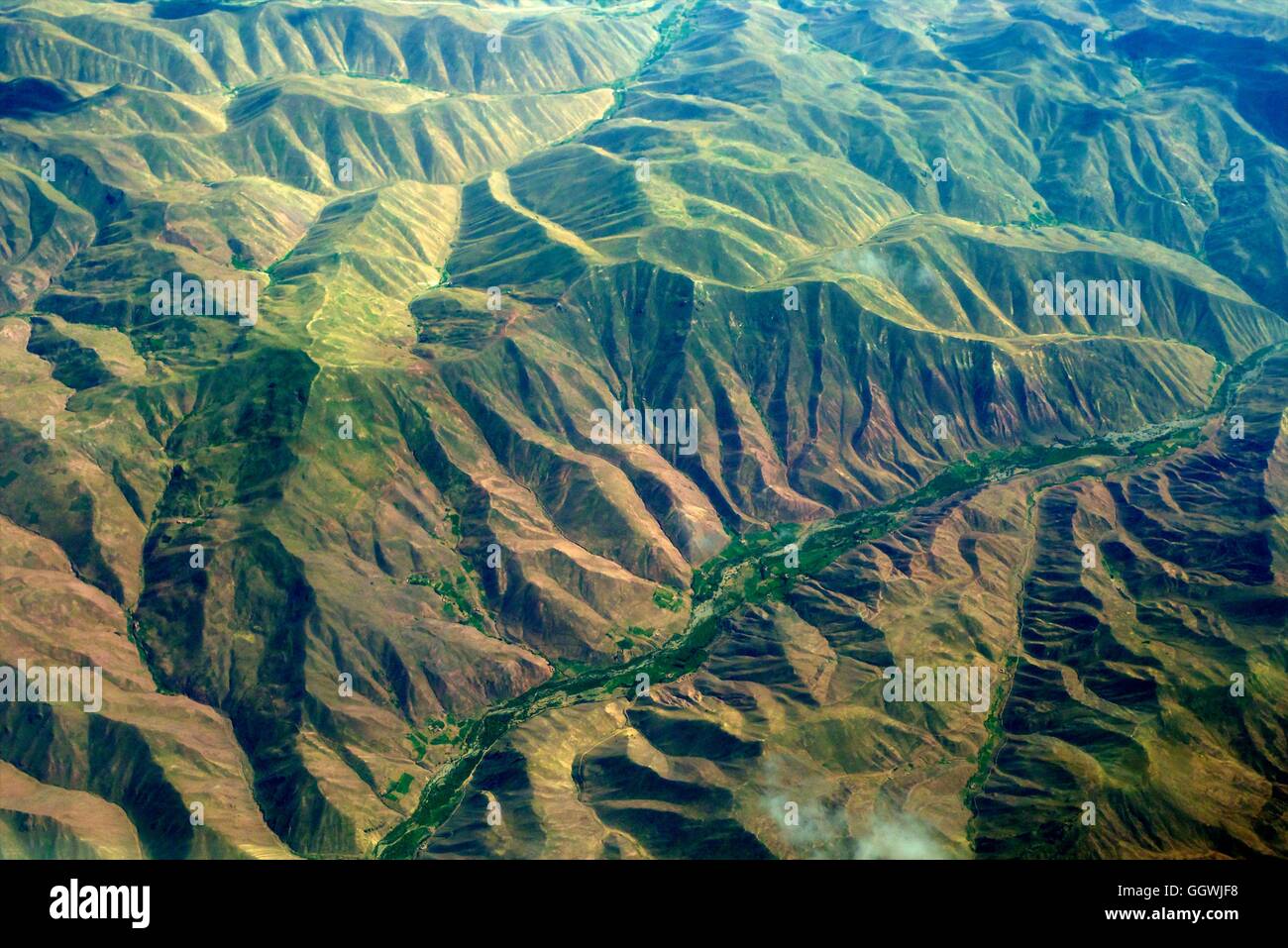 Il Kazakistan i monti e la valle visto dal piano Foto Stock