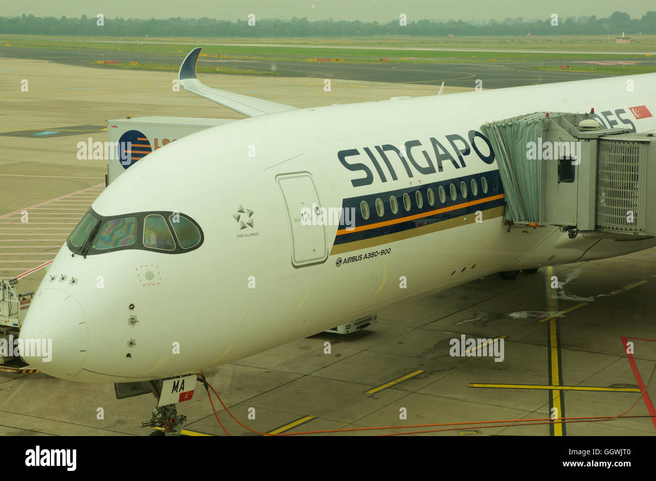 DUSSELDORF - 22 luglio 2016: Singapore Airlines Airbus A350 volo inaugurale Foto Stock