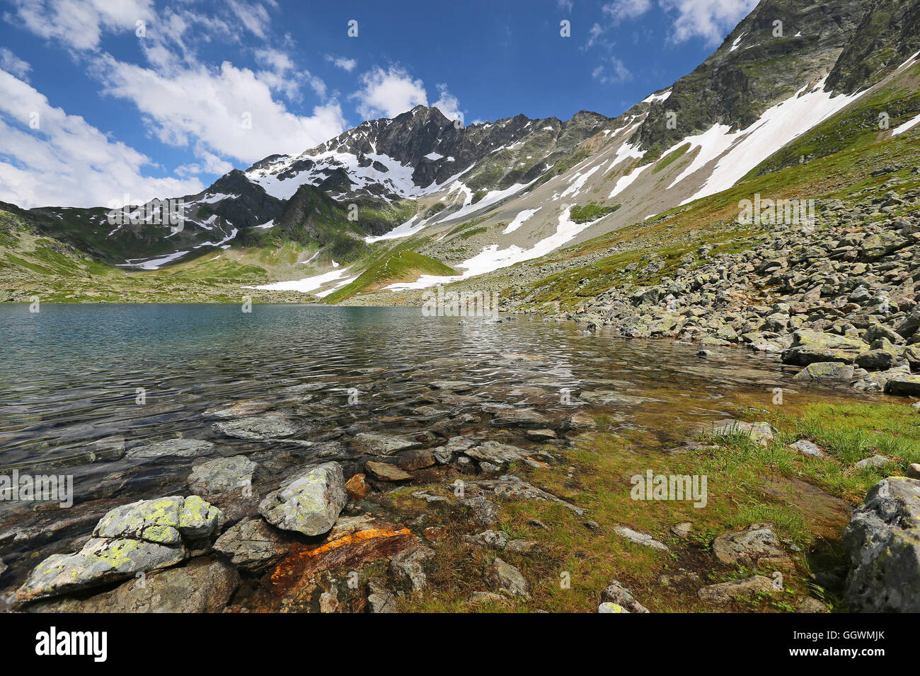 Il lago Jovet. Paesaggio alpino di Les Contamines-Montjoie. Zona del Monte bianco. Alpi francesi. Europa. Foto Stock