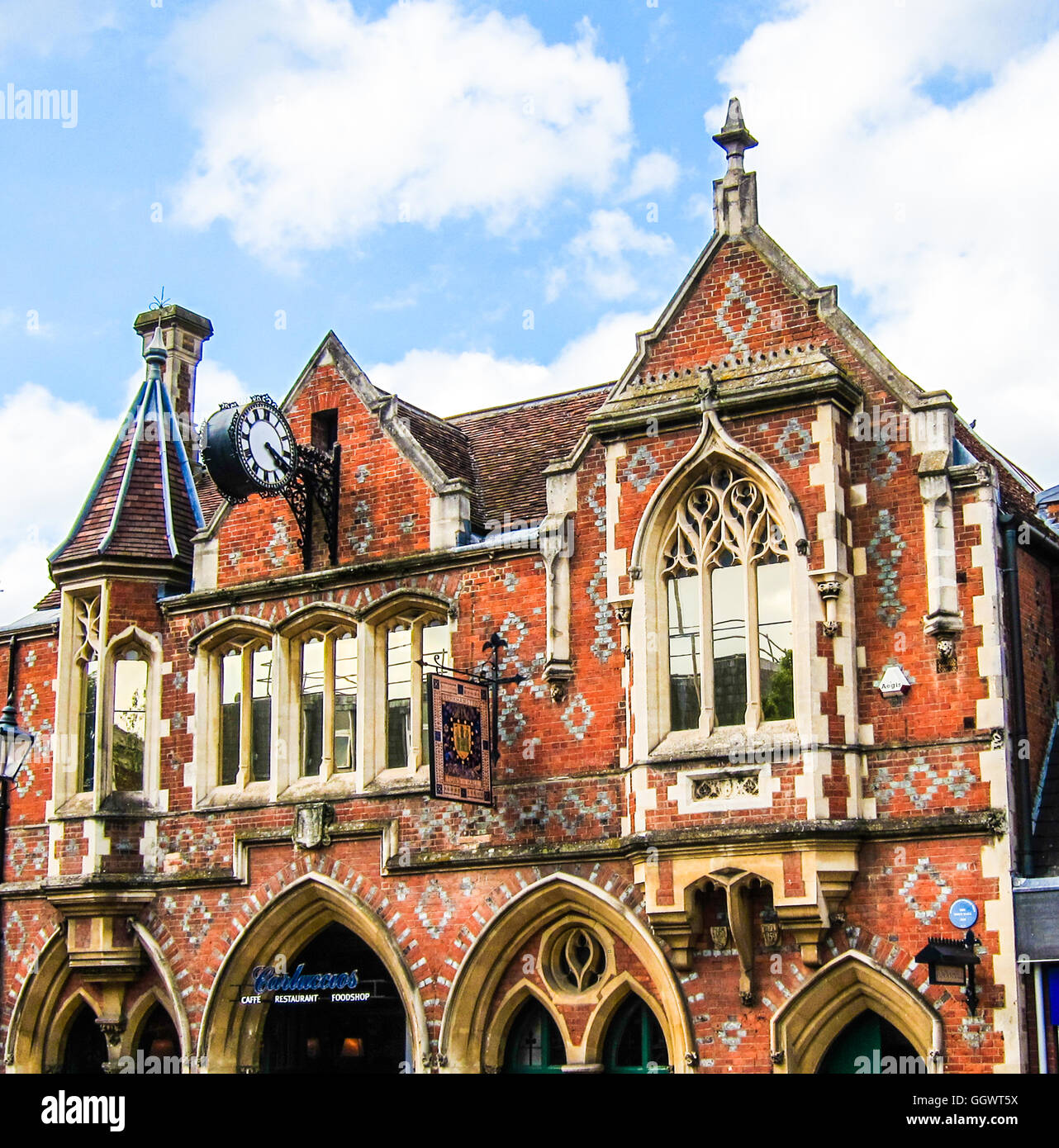In stile vittoriano Berkhamsted Vecchio Municipio, costruito 1859 con una sorprendente facciata gotica - REGNO UNITO Foto Stock