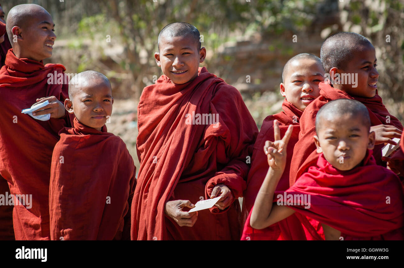Giovani birmani monaci buddisti Foto Stock