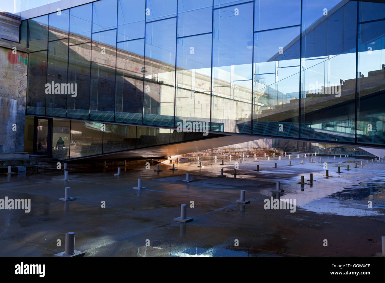 Danese Museo Marittimo, M/S Museet per Søfart a Elsinore / Helsingør, Danimarca. L'architetto Bjarke Ingels BIG. La riflessione in metropolitana da pareti in vetro Foto Stock
