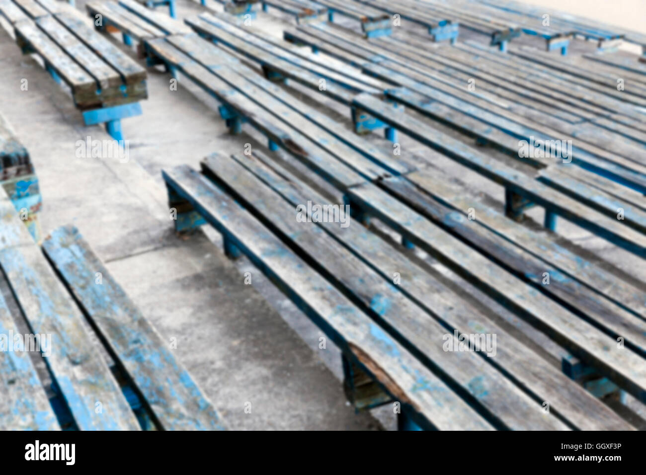 Vecchie panchine di legno Foto Stock