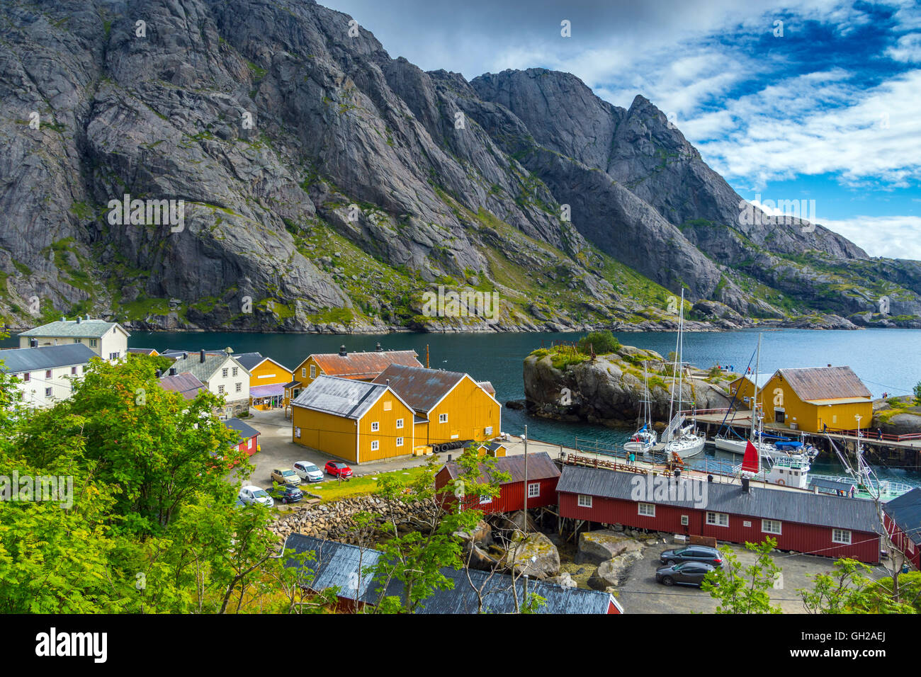Nusfjord villaggio di pescatori, fiordo, Lofoten, Norvegia Foto Stock